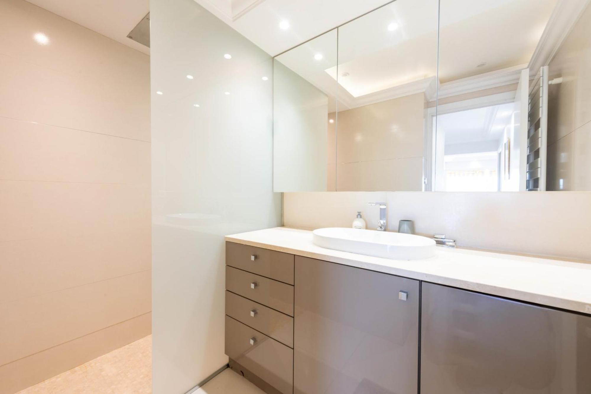 Duplex With Rooftop And Sea View Palm Cannes