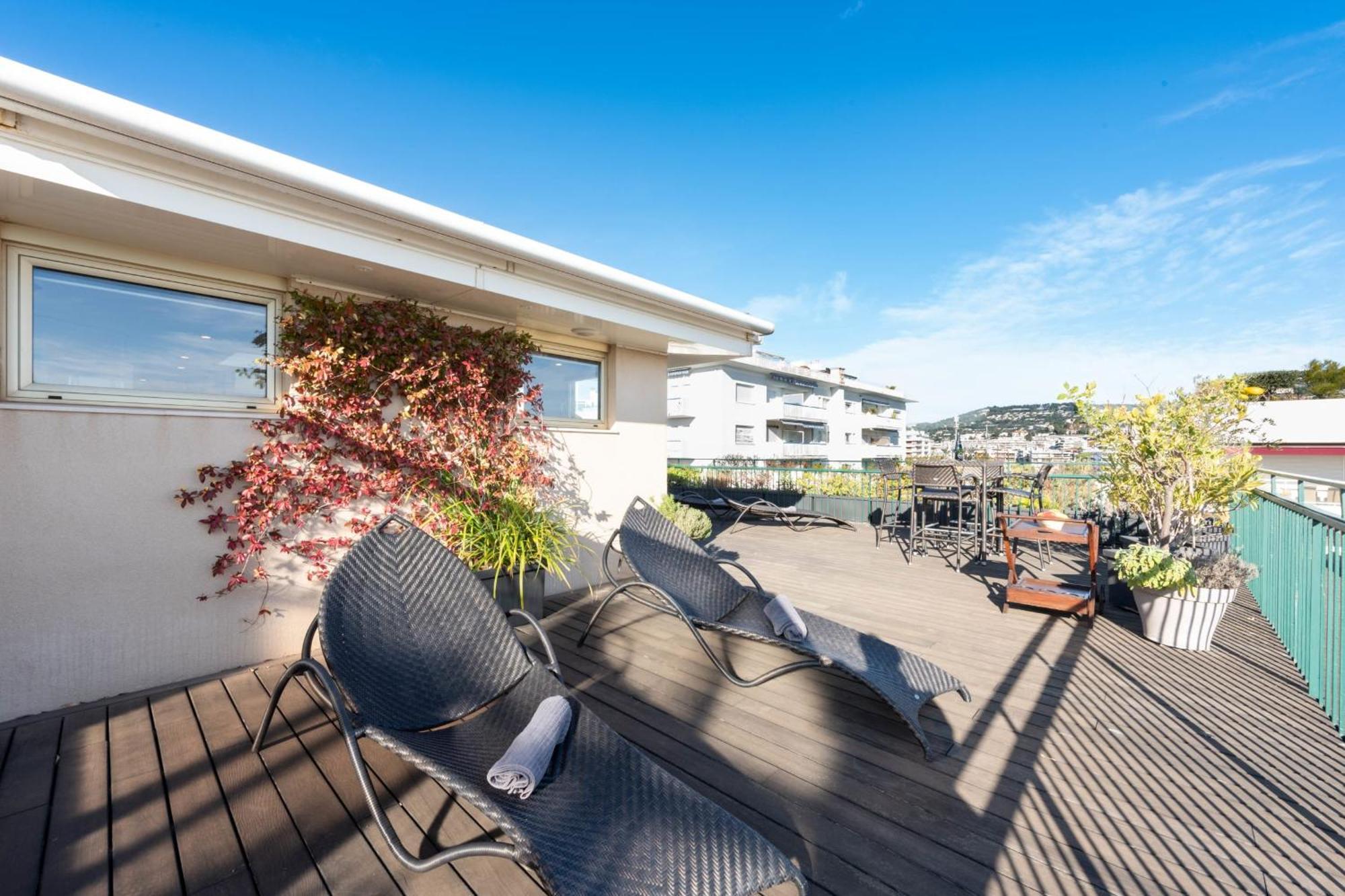 Duplex With Rooftop And Sea View Palm Appartement Cannes