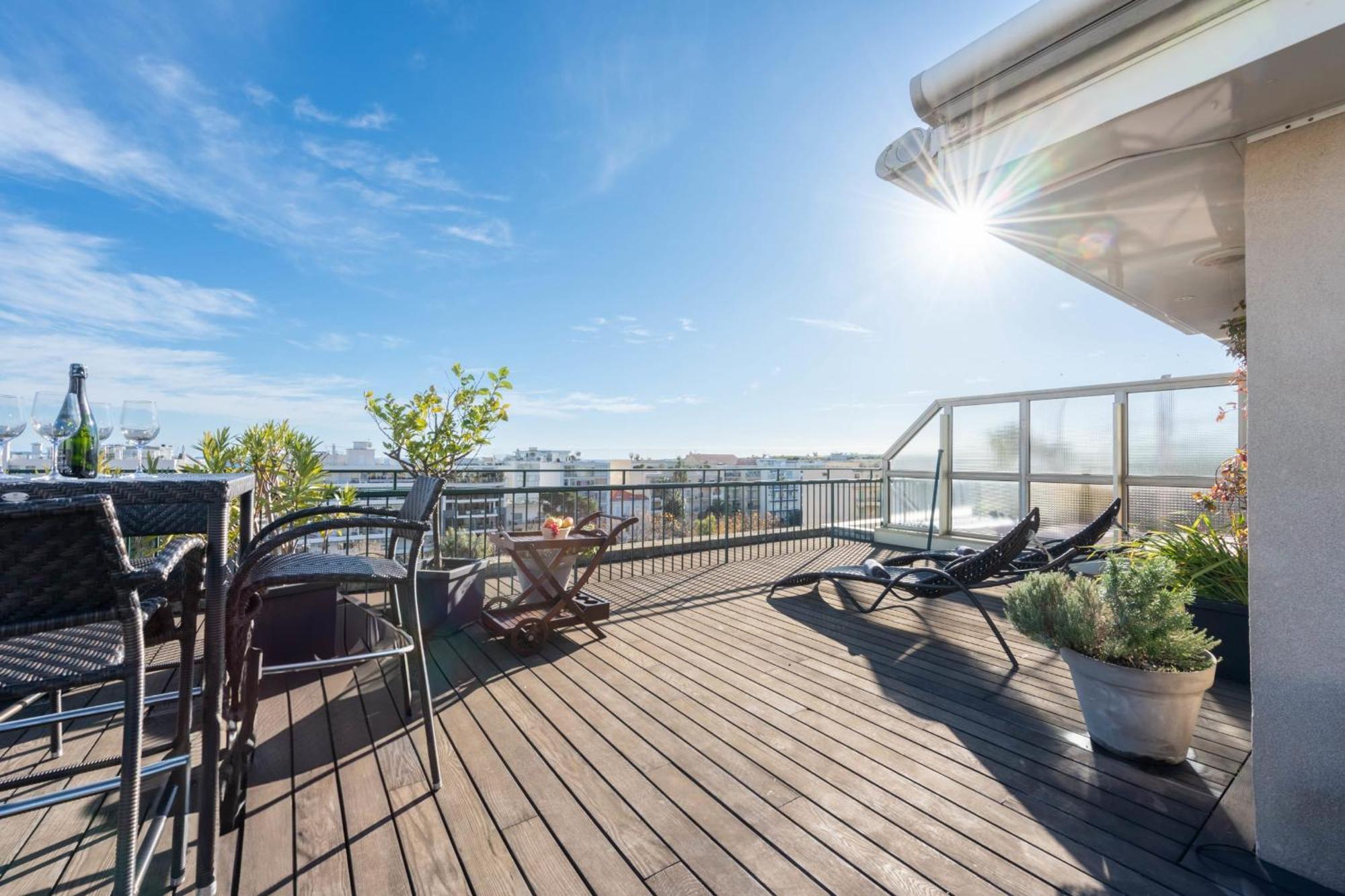 Duplex With Rooftop And Sea View Palm Appartement Cannes