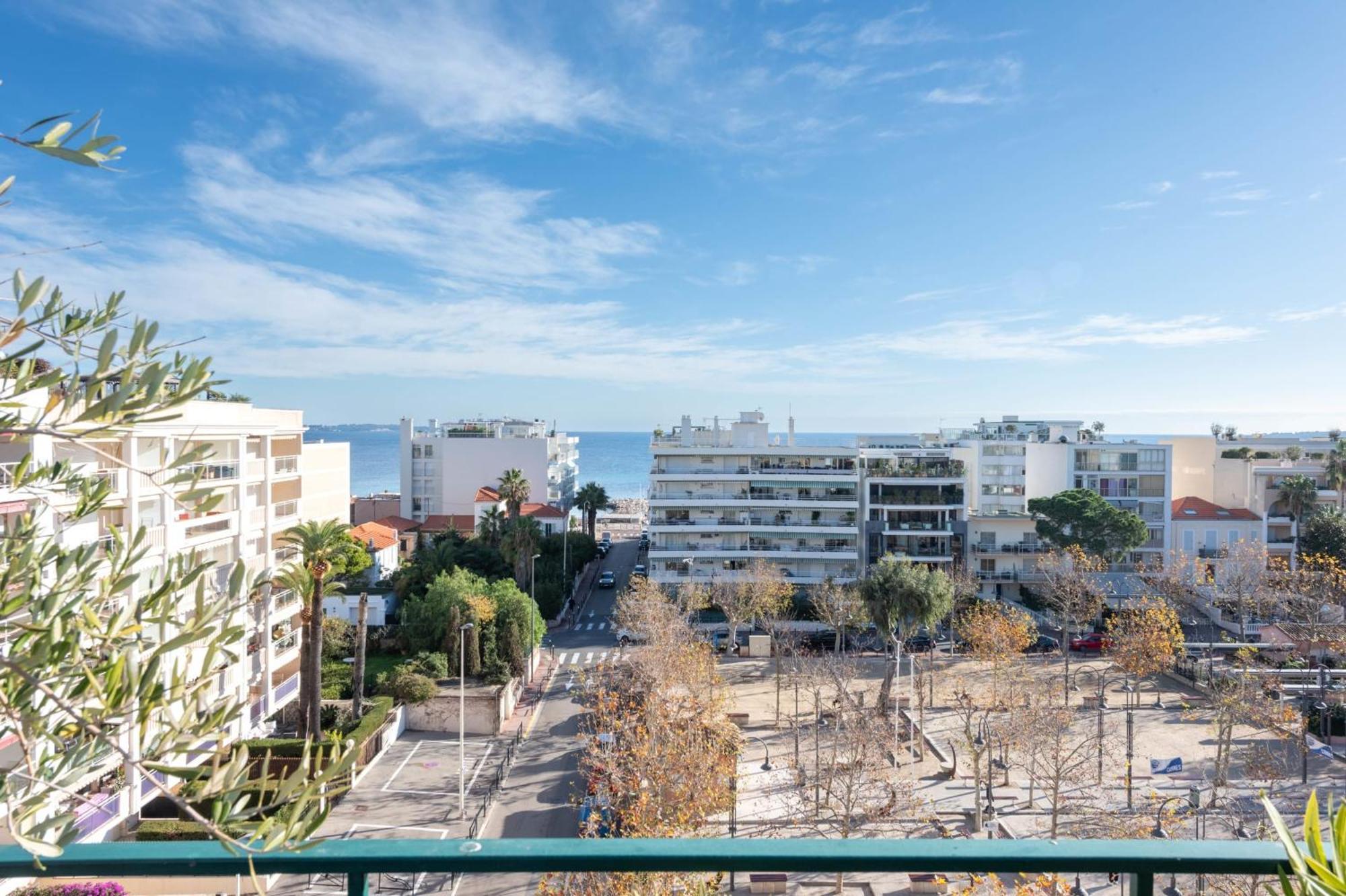 Duplex With Rooftop And Sea View Palm Cannes